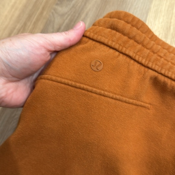 Lululemon Loungeful High-Rise Shorts 4"
Butternut Brown Size 14 or XL - Picture 9 of 10